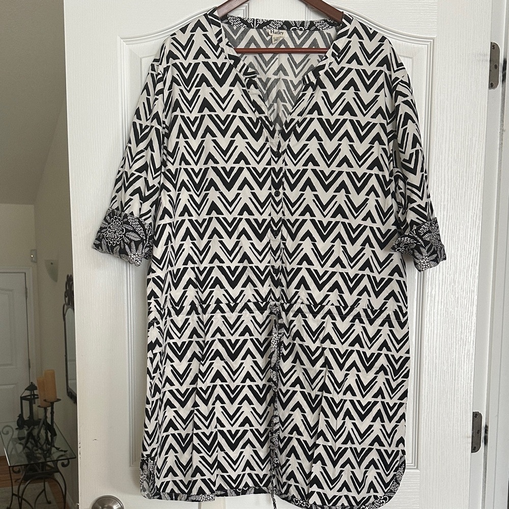 Hatley Black and White Geometric Tunic